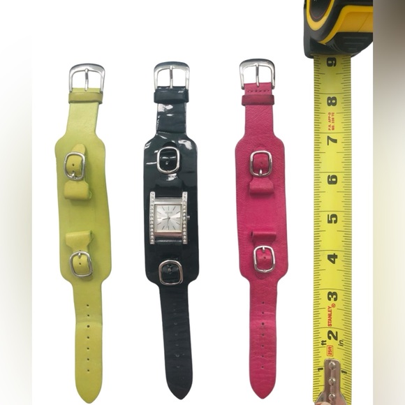 Guess Watch 3 Interchangeable Leather Straps - Picture 8 of 10